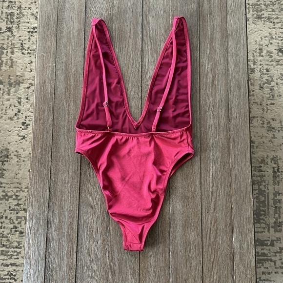 Dippin’ Daisy’s Toxic Fantasy Deep V Neck One
Piece Swimsuit Burgundy L - Picture 4 of 10
